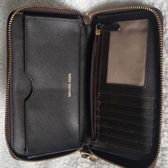 Michael Kors large, logo wallet - Picture 8 of 10